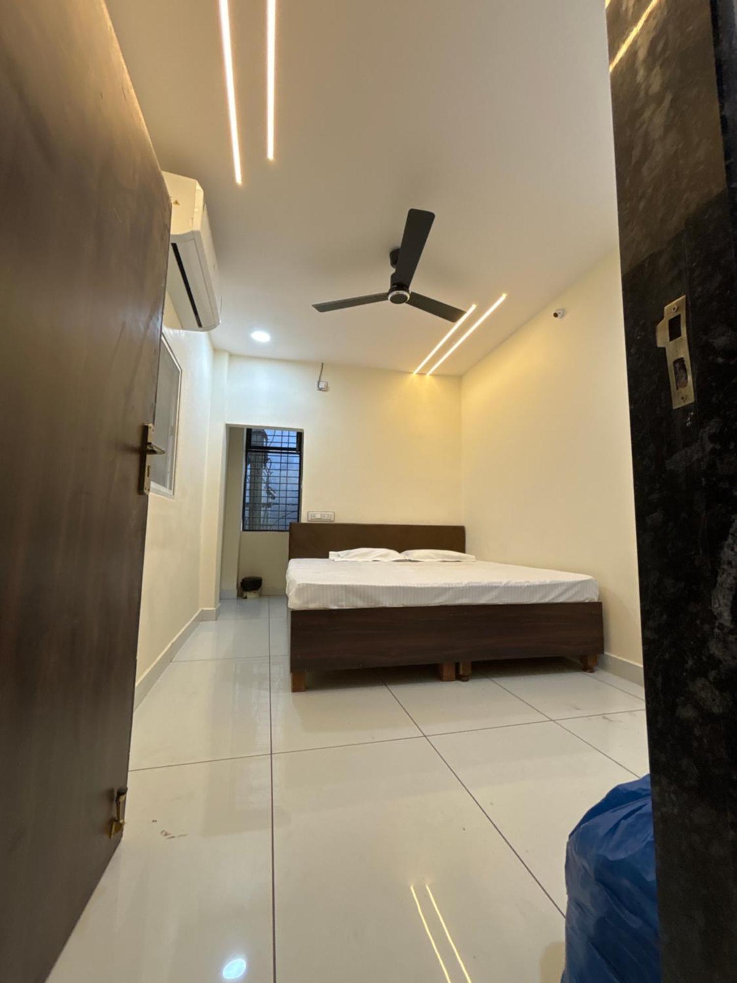 Hotel Shreenidhi Comfort Stay Ujjain Exterior photo